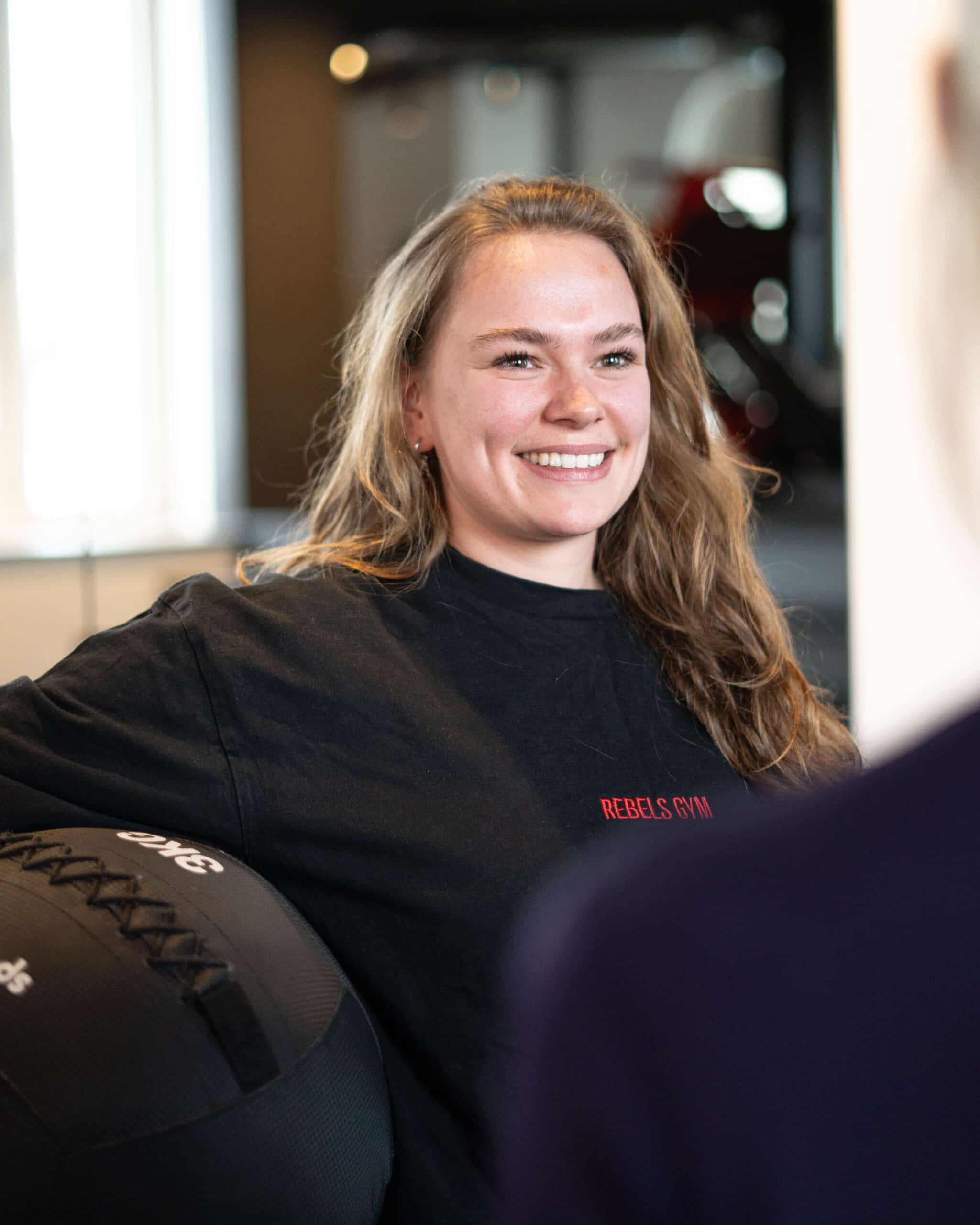 Rebels Gym Personal trainer in gesprek met sporter