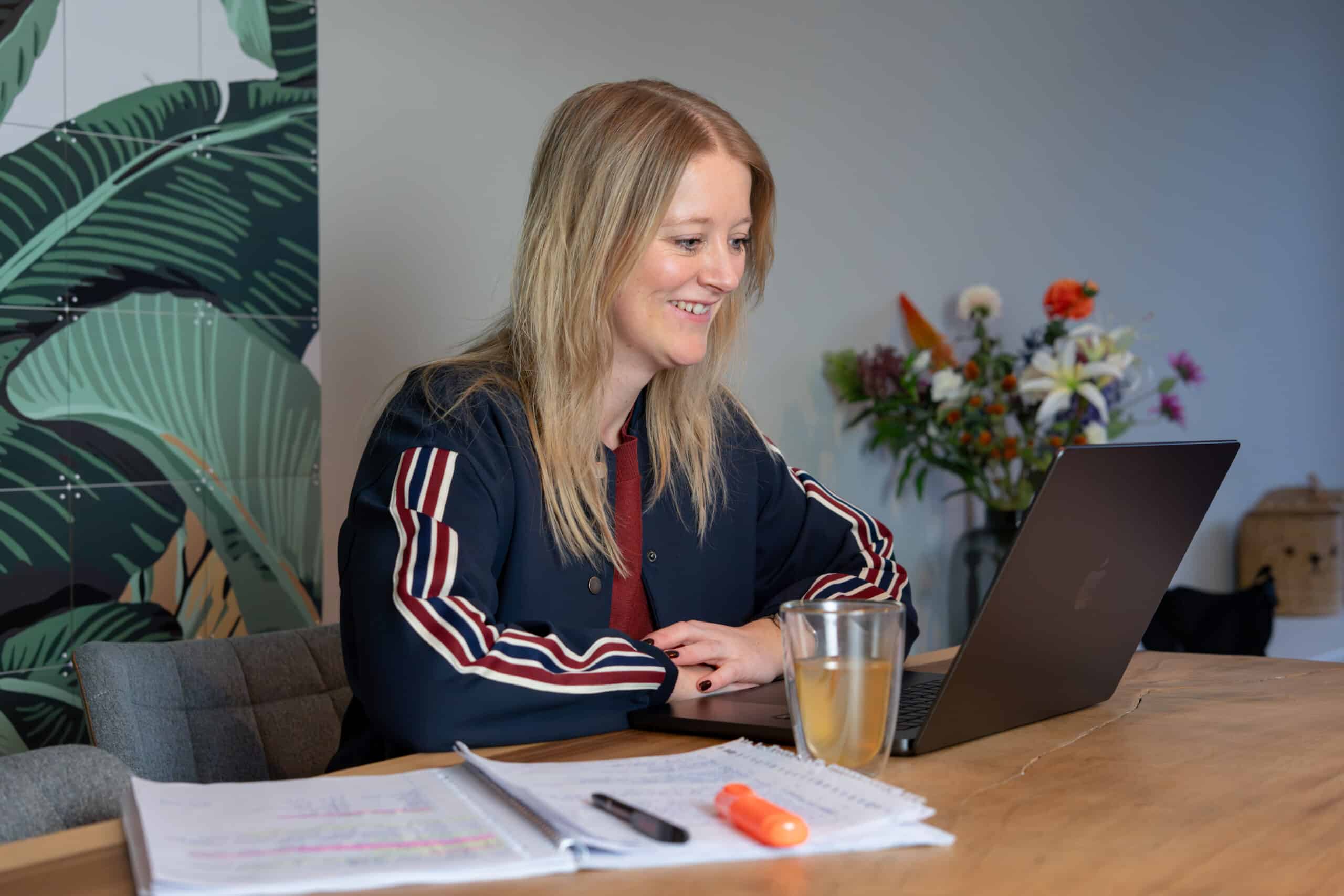 online personal training: in thuis situatie online-voortgangsgesprek moment met coach